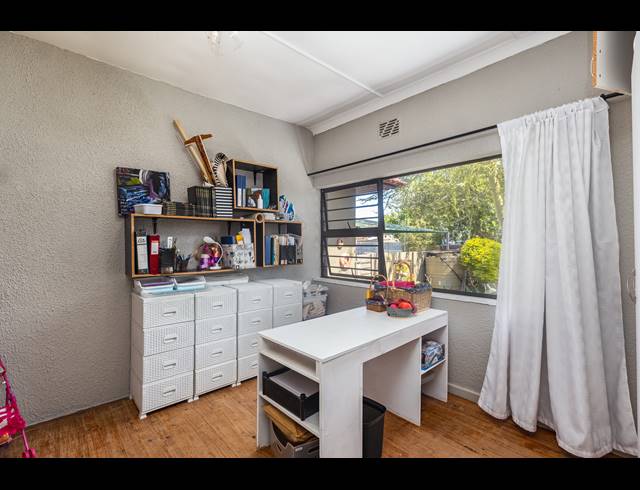 5 BEDROOM HOUSE FOR SALE IN OAKDALE